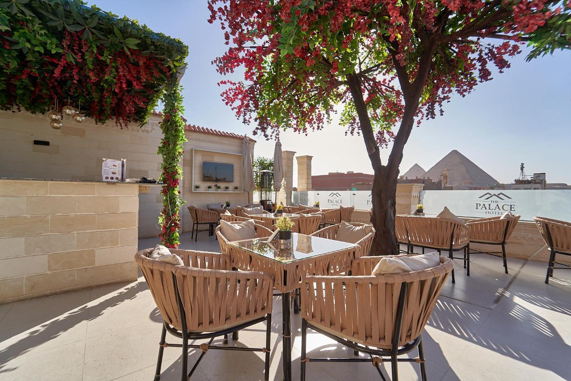 Hotel The Palace Pyramids View 3*