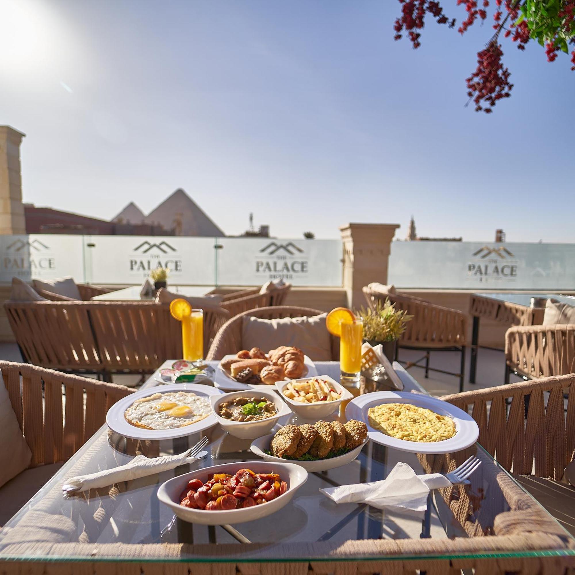 Hotel The Palace Pyramids View 3*