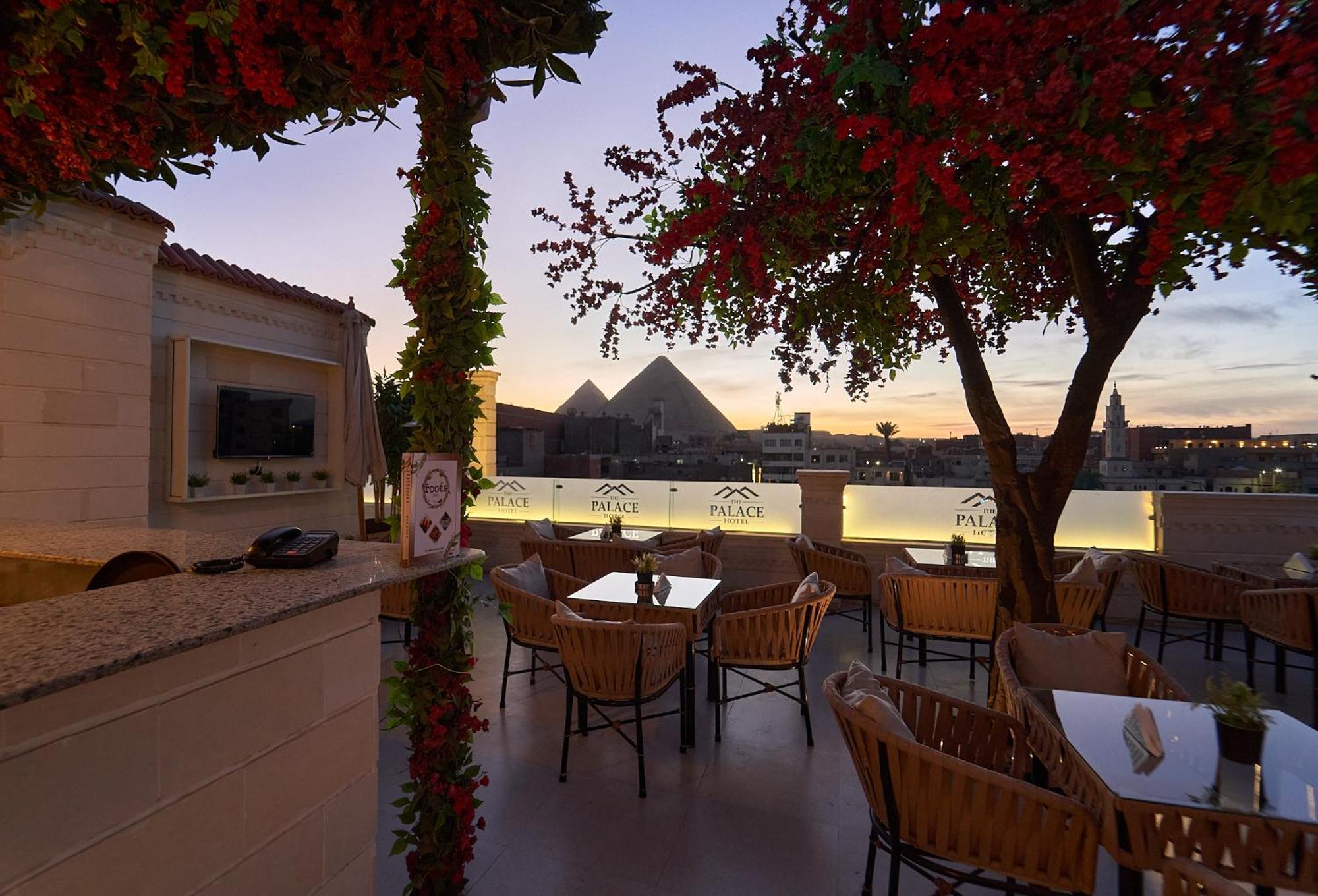 Hotel The Palace Pyramids View 3*